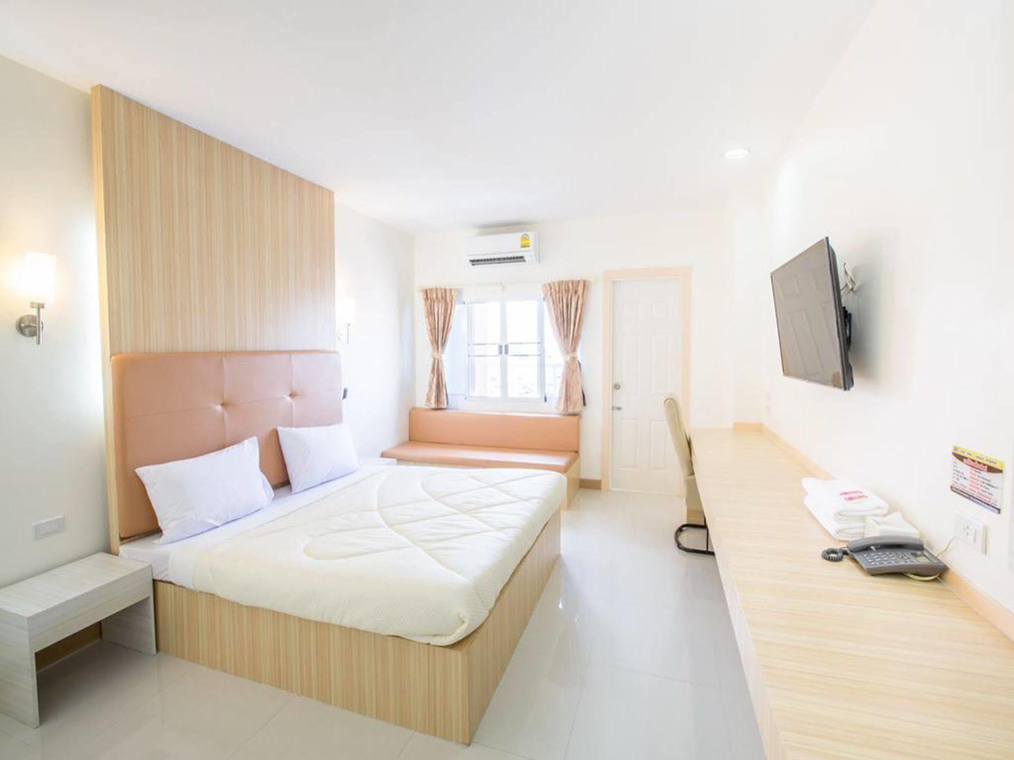 P.A. Thani Hotel Nakhon Sawan Zewnętrze zdjęcie