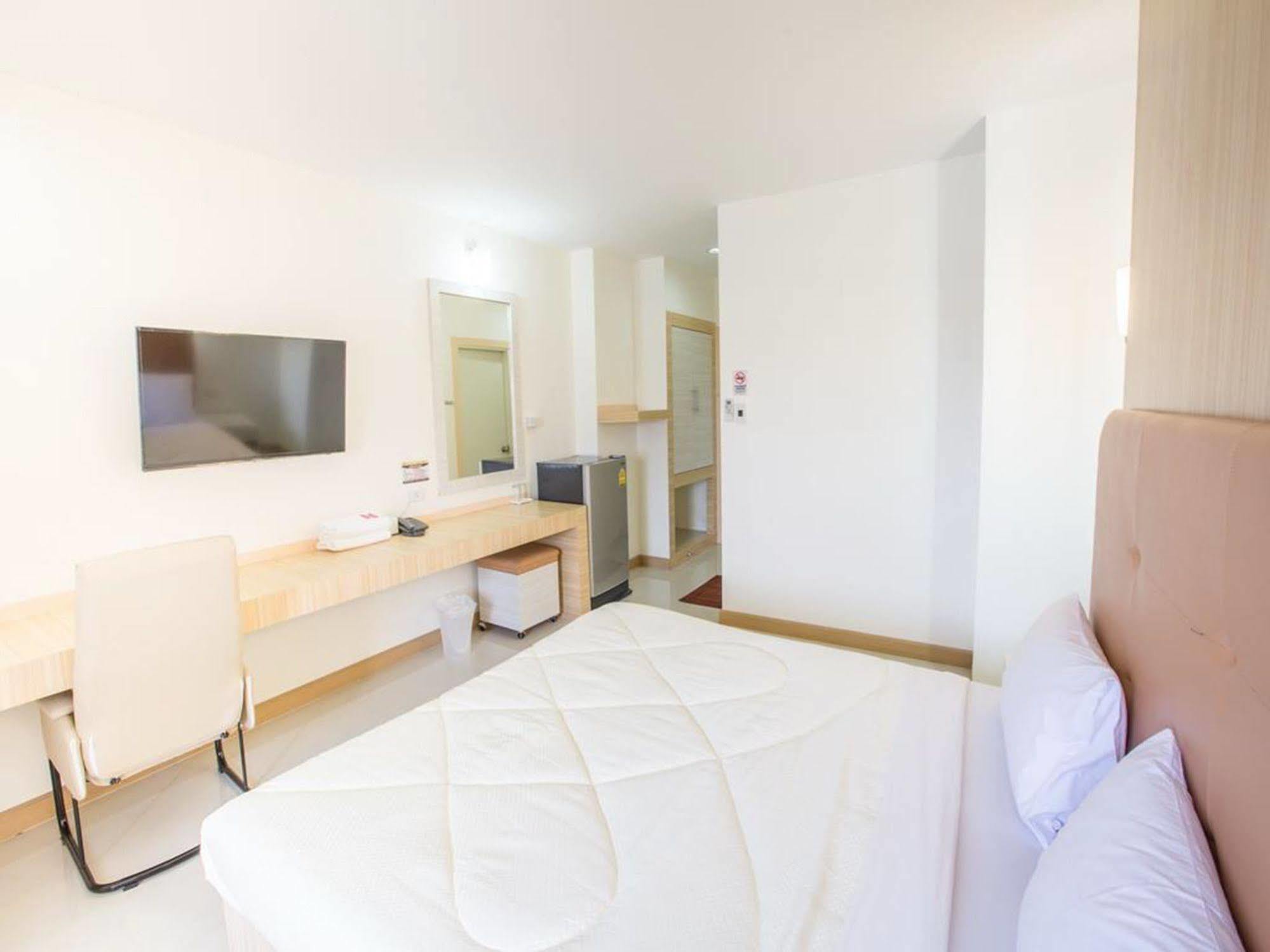 P.A. Thani Hotel Nakhon Sawan Zewnętrze zdjęcie